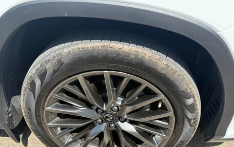 Lexus RX IV рестайлинг, 2019 год, 4 480 000 рублей, 8 фотография