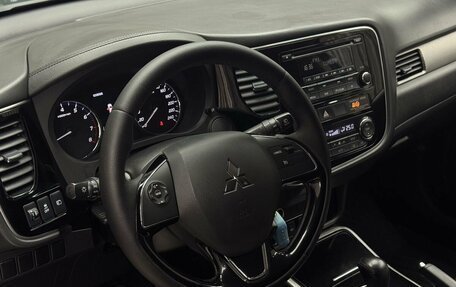 Mitsubishi Outlander III рестайлинг 3, 2018 год, 2 190 000 рублей, 9 фотография