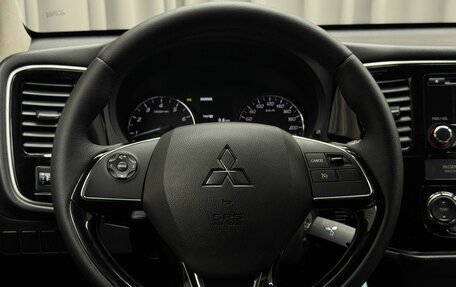 Mitsubishi Outlander III рестайлинг 3, 2018 год, 2 190 000 рублей, 13 фотография