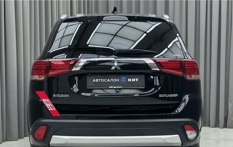 Mitsubishi Outlander III рестайлинг 3, 2018 год, 2 190 000 рублей, 5 фотография
