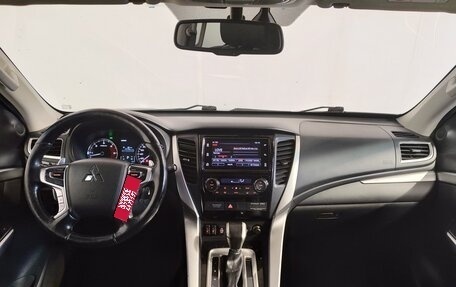 Mitsubishi Pajero Sport III рестайлинг, 2017 год, 2 549 000 рублей, 7 фотография