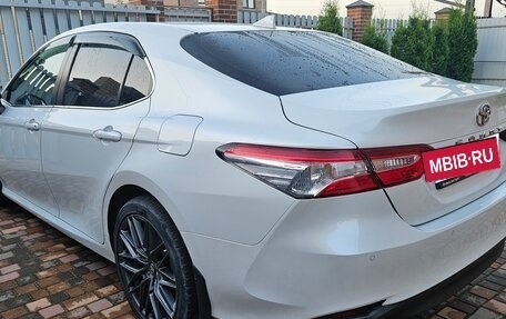 Toyota Camry, 2021 год, 3 290 000 рублей, 10 фотография