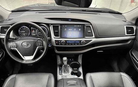 Toyota Highlander III, 2021 год, 1 966 300 рублей, 8 фотография