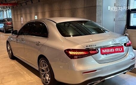 Mercedes-Benz E-Класс, 2020 год, 3 600 000 рублей, 4 фотография