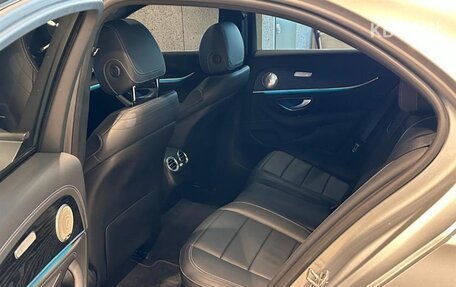 Mercedes-Benz E-Класс, 2020 год, 3 600 000 рублей, 10 фотография