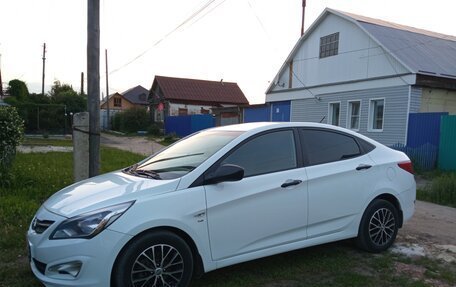 Hyundai Solaris II рестайлинг, 2015 год, 1 115 000 рублей, 2 фотография