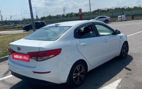KIA Rio III рестайлинг, 2017 год, 600 000 рублей, 4 фотография