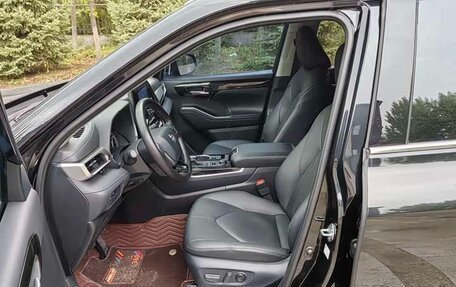 Toyota Highlander, 2022 год, 2 942 000 рублей, 5 фотография