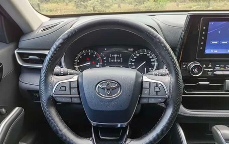 Toyota Highlander, 2022 год, 2 942 000 рублей, 7 фотография