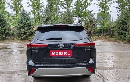 Toyota Highlander, 2022 год, 2 942 000 рублей, 4 фотография