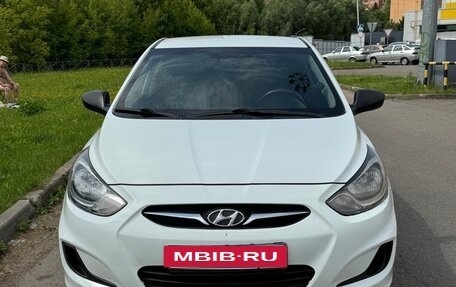 Hyundai Solaris II рестайлинг, 2013 год, 770 000 рублей, 2 фотография