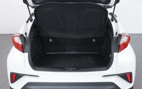 Toyota C-HR I рестайлинг, 2018 год, 2 294 000 рублей, 21 фотография