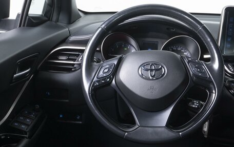 Toyota C-HR I рестайлинг, 2018 год, 2 294 000 рублей, 19 фотография