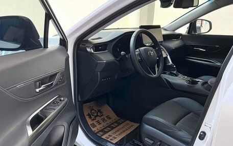 Toyota Harrier, 2022 год, 3 050 000 рублей, 9 фотография