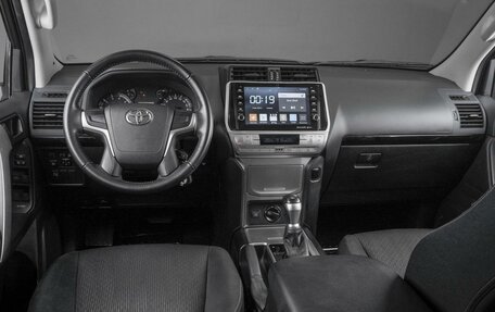Toyota Land Cruiser Prado 150 рестайлинг 2, 2020 год, 5 599 000 рублей, 6 фотография