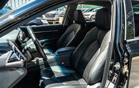 Toyota Camry, 2018 год, 2 620 000 рублей, 10 фотография