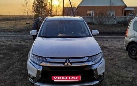 Mitsubishi Outlander III рестайлинг 3, 2015 год, 2 000 000 рублей, 2 фотография