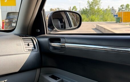 Chrysler 300C II, 2006 год, 1 250 000 рублей, 16 фотография