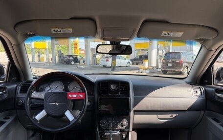 Chrysler 300C II, 2006 год, 1 250 000 рублей, 17 фотография