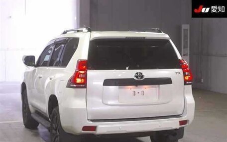 Toyota Land Cruiser Prado 150 рестайлинг 2, 2022 год, 3 950 000 рублей, 3 фотография
