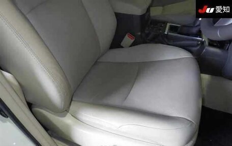 Toyota Land Cruiser Prado 150 рестайлинг 2, 2022 год, 3 950 000 рублей, 7 фотография