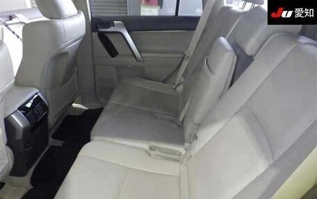 Toyota Land Cruiser Prado 150 рестайлинг 2, 2022 год, 3 950 000 рублей, 9 фотография