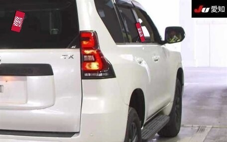 Toyota Land Cruiser Prado 150 рестайлинг 2, 2022 год, 3 950 000 рублей, 4 фотография