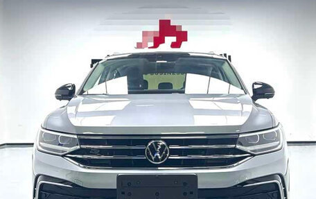 Volkswagen Tiguan II, 2021 год, 2 080 995 рублей, 2 фотография