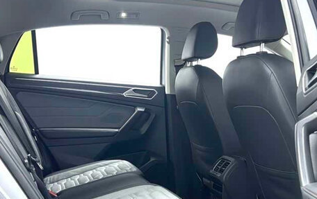 Volkswagen Tiguan II, 2021 год, 2 080 995 рублей, 13 фотография