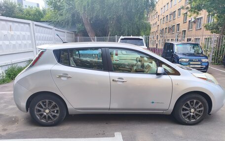 Nissan Leaf I, 2011 год, 1 230 000 рублей, 5 фотография