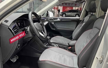 Volkswagen Tiguan II, 2023 год, 2 943 595 рублей, 16 фотография