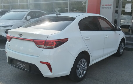 KIA Rio IV, 2018 год, 1 100 000 рублей, 4 фотография