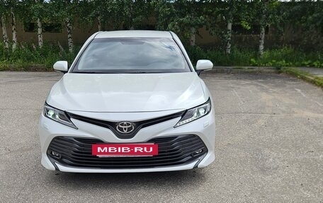 Toyota Camry, 2020 год, 3 099 000 рублей, 2 фотография
