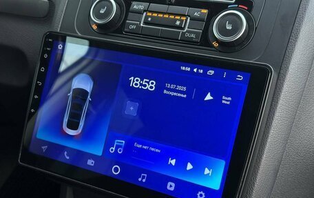 Volkswagen Touran III, 2012 год, 1 199 900 рублей, 10 фотография