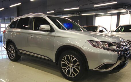 Mitsubishi Outlander III рестайлинг 3, 2016 год, 1 699 000 рублей, 2 фотография