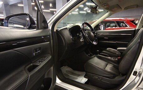 Mitsubishi Outlander III рестайлинг 3, 2016 год, 1 699 000 рублей, 5 фотография