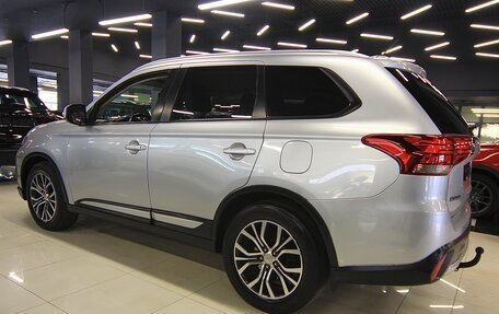 Mitsubishi Outlander III рестайлинг 3, 2016 год, 1 699 000 рублей, 3 фотография