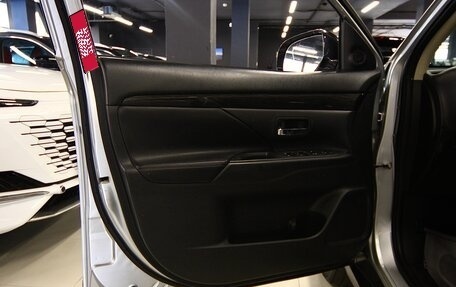Mitsubishi Outlander III рестайлинг 3, 2016 год, 1 699 000 рублей, 7 фотография
