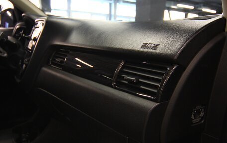 Mitsubishi Outlander III рестайлинг 3, 2016 год, 1 699 000 рублей, 10 фотография