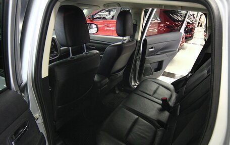 Mitsubishi Outlander III рестайлинг 3, 2016 год, 1 699 000 рублей, 16 фотография