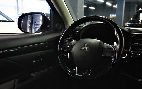 Mitsubishi Outlander III рестайлинг 3, 2016 год, 1 699 000 рублей, 14 фотография