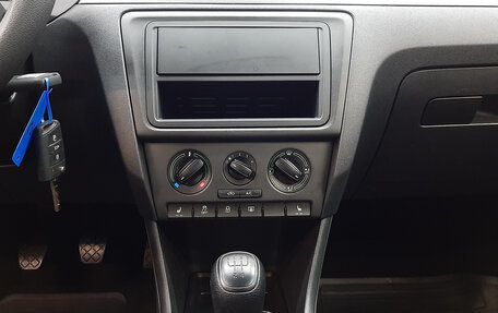 Skoda Rapid I, 2015 год, 990 000 рублей, 14 фотография