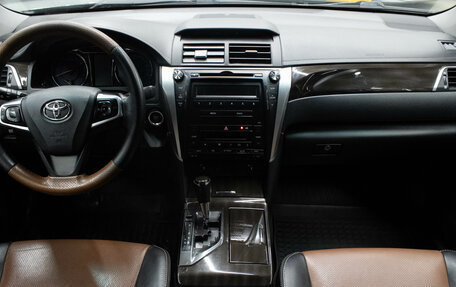 Toyota Camry, 2015 год, 1 619 000 рублей, 10 фотография