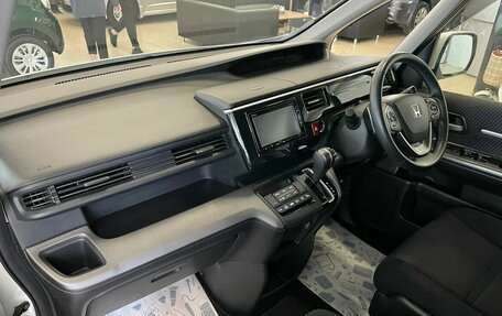 Honda Stepwgn IV, 2016 год, 1 600 000 рублей, 14 фотография