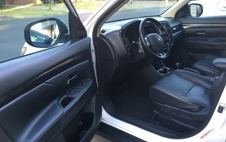 Mitsubishi Outlander III рестайлинг 3, 2015 год, 1 660 000 рублей, 7 фотография