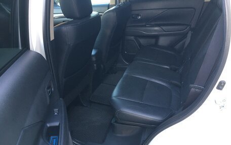 Mitsubishi Outlander III рестайлинг 3, 2015 год, 1 660 000 рублей, 8 фотография