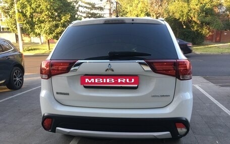 Mitsubishi Outlander III рестайлинг 3, 2015 год, 1 660 000 рублей, 3 фотография