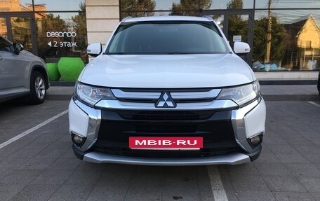 Mitsubishi Outlander III рестайлинг 3, 2015 год, 1 660 000 рублей, 6 фотография