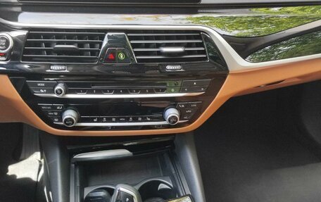 BMW 5 серия, 2019 год, 3 350 000 рублей, 17 фотография