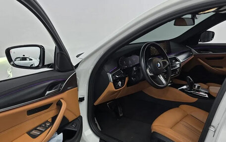 BMW 5 серия, 2022 год, 3 530 000 рублей, 10 фотография